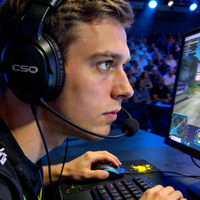 CS:GO顶级选手s1mple比赛现场特写